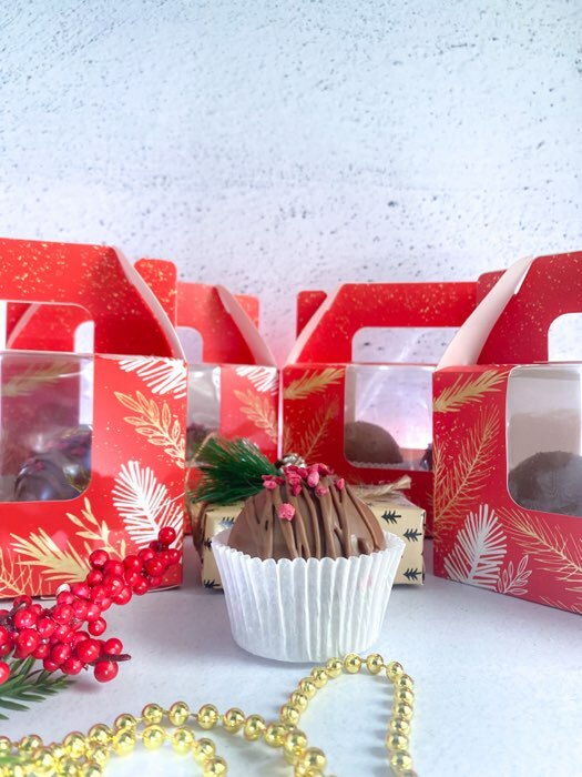 Фотография покупателя товара Коробочка для кексов «Красная С НГ», 16 х 10 х 8 см, Новый год - Фото 1