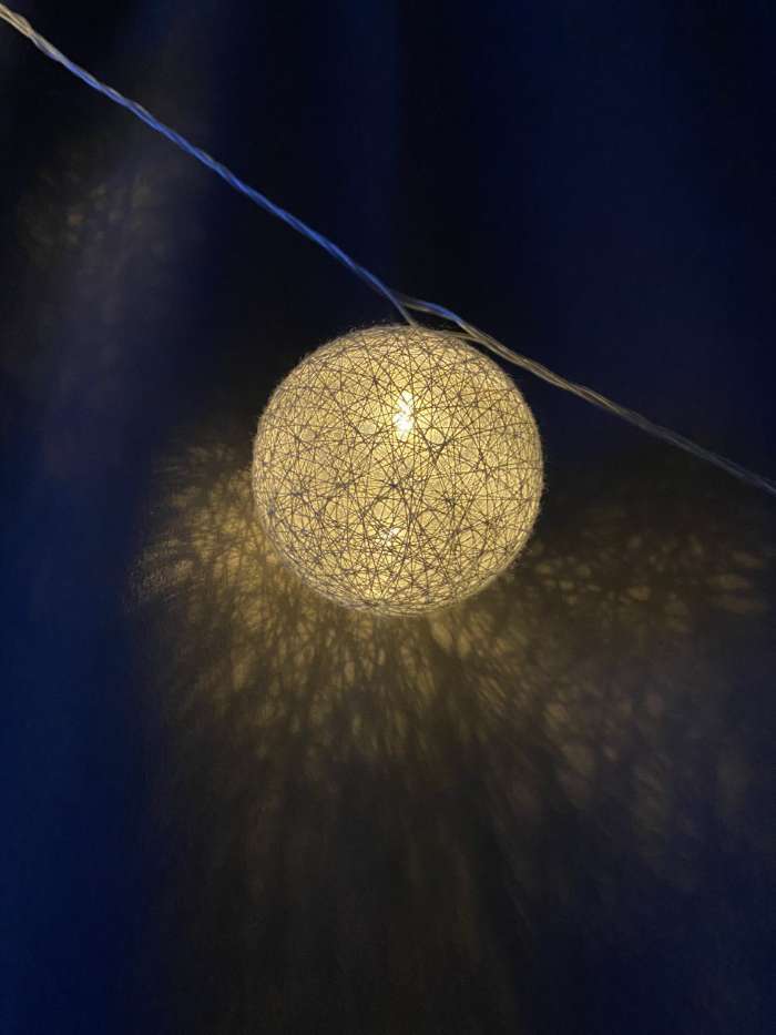Фотография покупателя товара Гирлянда «Нить» 5 м с насадками «Клубки небесные», IP20, прозрачная нить, 20 LED, свечение тёплое белое, 220 В - Фото 16