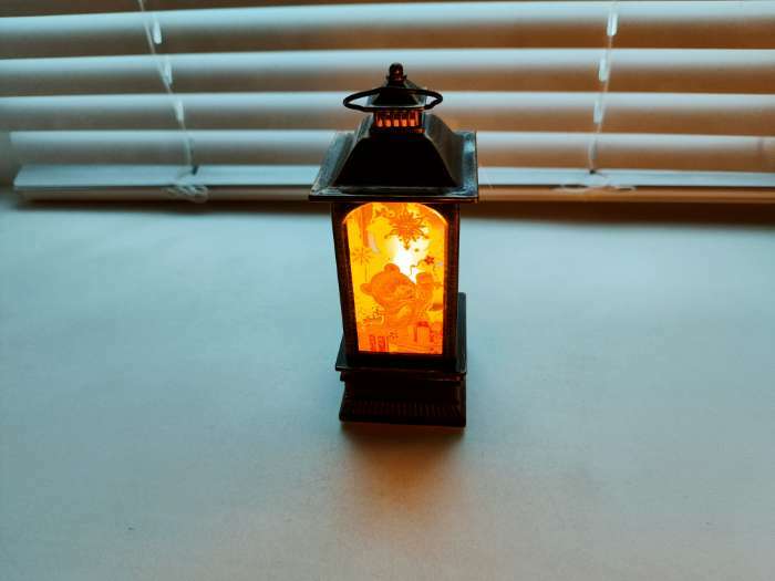 Фотография покупателя товара Светодиодная фигура «Бронзовый фонарь с медвежонком» 5 × 12 × 5 см, пластик, батарейки AG13х3, свечение тёплое белое