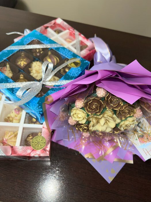 Фотография покупателя товара Коробка для конфет «Снежинки», 14.7 х 14.7 х 3.5 см - Фото 6