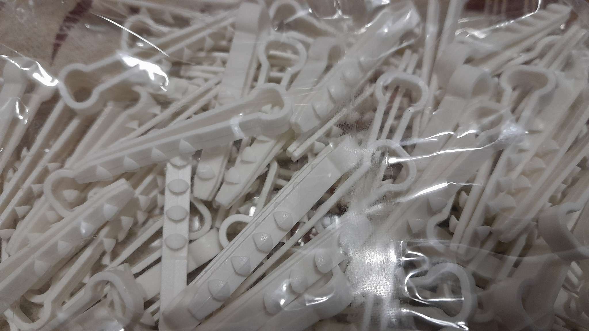 Фотография покупателя товара Дюбель-хомут ТУНДРА, для плоского кабеля, нейлоновый, 10 мм, белый, 100 шт. - Фото 1