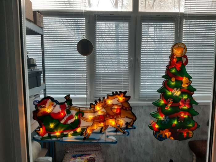 Фотография покупателя товара Светодиодная фигура на присоске «Дед Мороз в санях» 44×25 см, пластик, батарейки АААх3 (не в комплекте), свечение тёплое белое - Фото 1