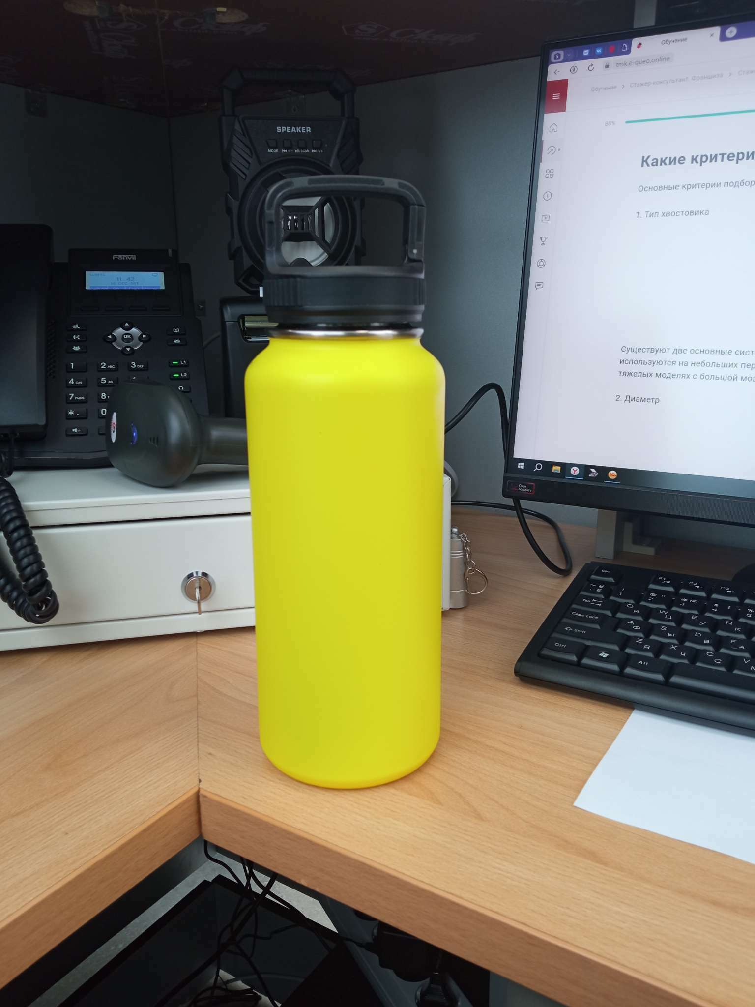 Фотография покупателя товара Термос, 1 л, Карабин, сохраняет тепло 24 ч, жёлтый - Фото 1