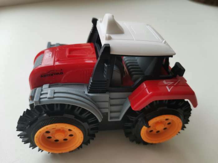 Фотография покупателя товара Трактор-перёвертыш «Хозяин фермы», работает от батареек, цвет красный