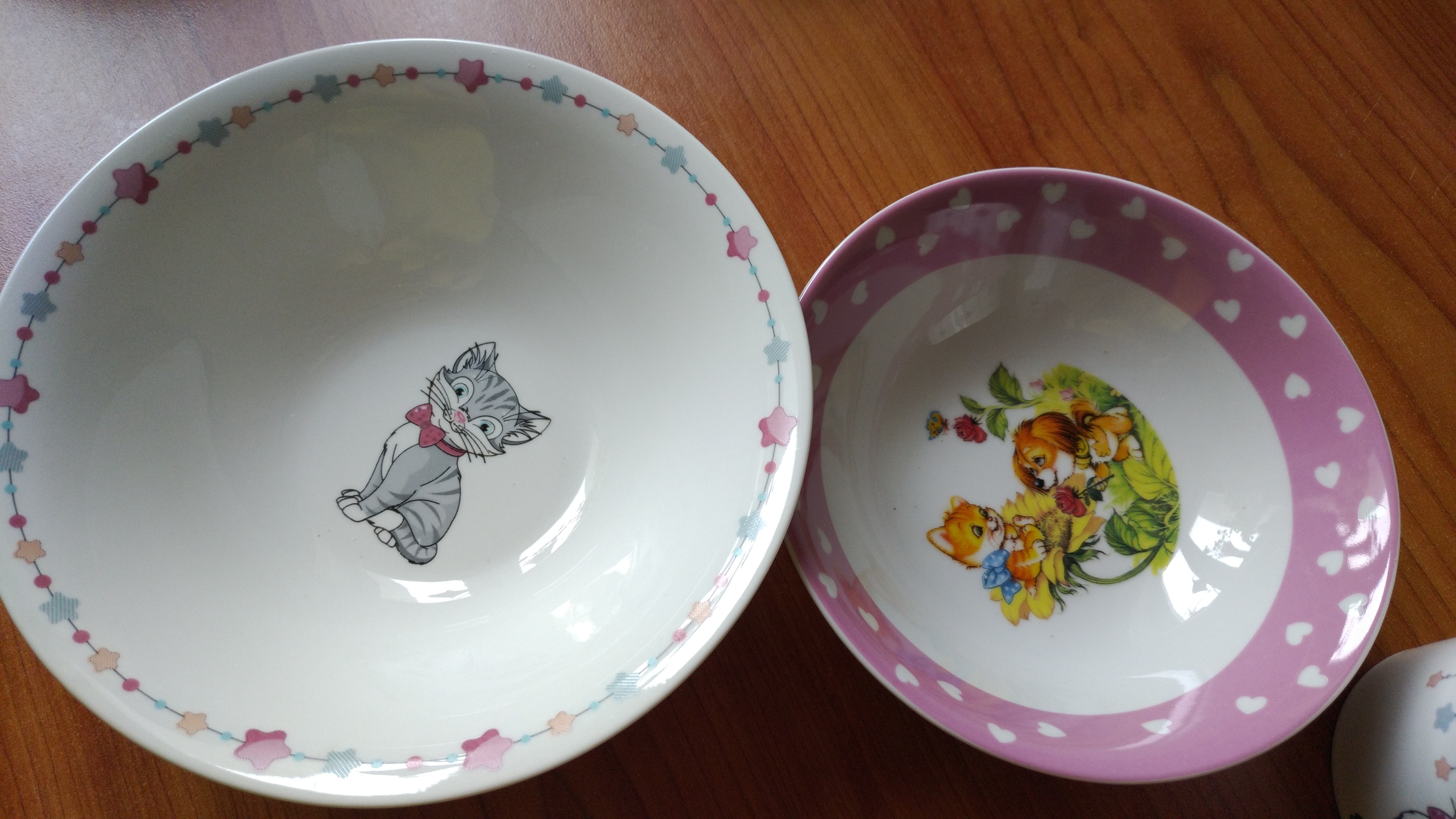 Фотография покупателя товара Набор детской посуды из керамики Доляна «Дружба», 3 предмета: кружка 230 мл, миска 400 мл, тарелка d=18 см, цвет белый - Фото 2
