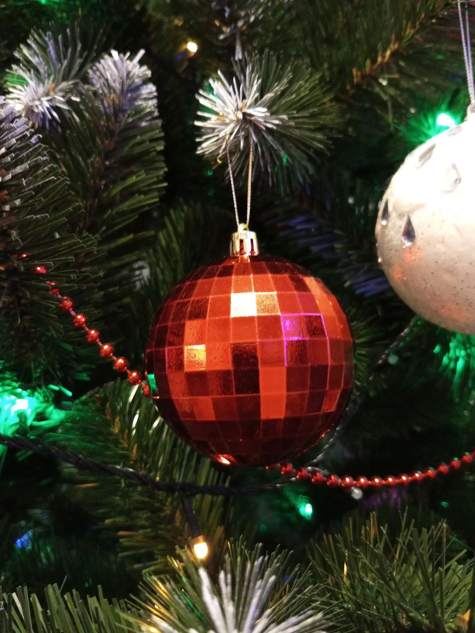 Фотография покупателя товара Ёлочные игрушки «Диско и грани», шары новогодние, d=8 см, набор 4 шт., красный - Фото 3