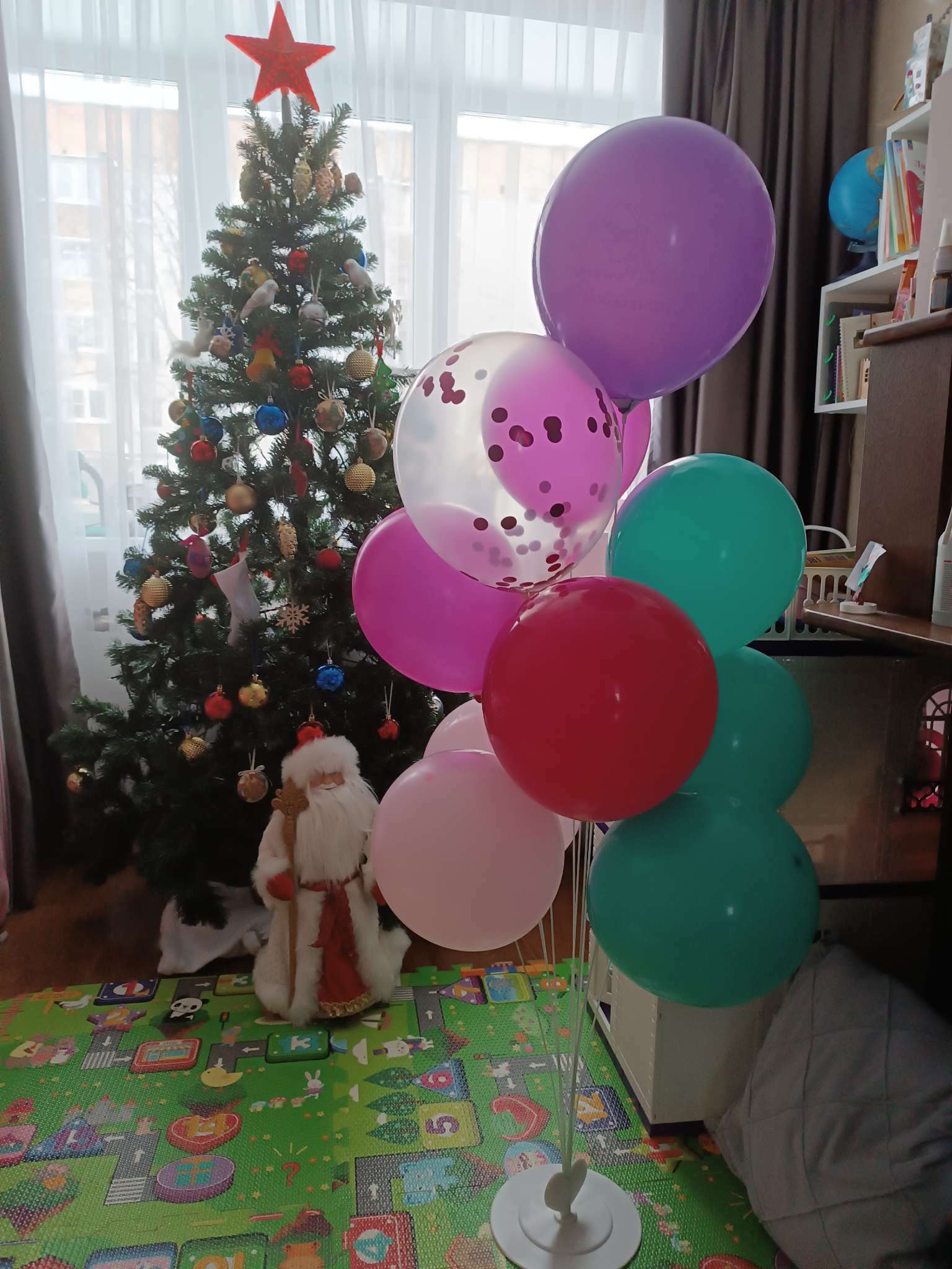 Фотография покупателя товара Стойка для воздушных шаров с подставкой, на 11 шаров, цвет красный - Фото 7