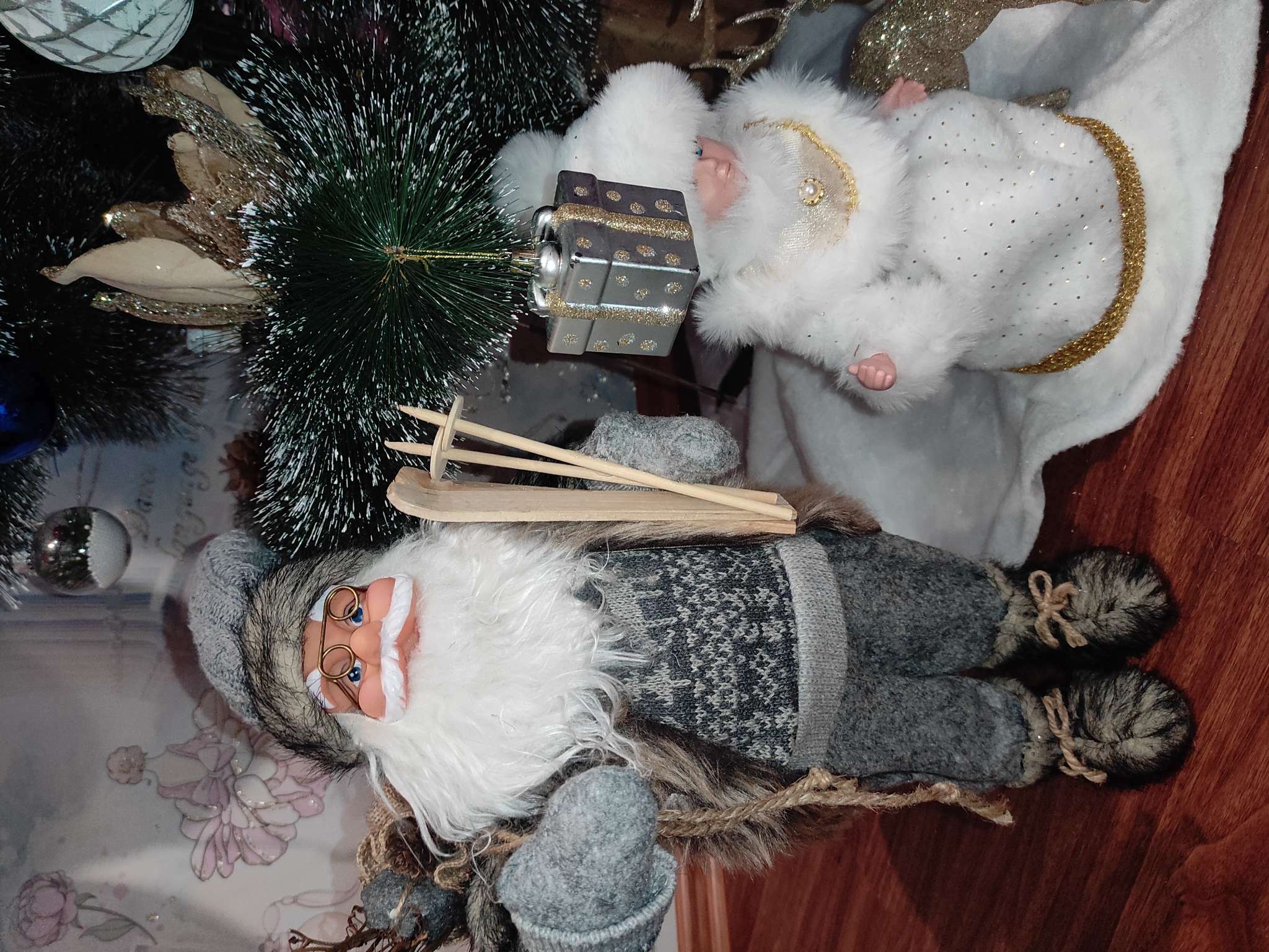 Фотография покупателя товара Дед Мороз "В сером костюме с лыжами" 45 см - Фото 4