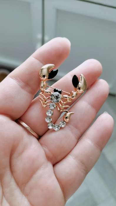 Фотография покупателя товара Брошь «Скорпион», белая в золоте - Фото 7