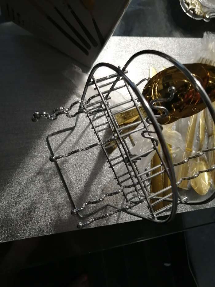 Фотография покупателя товара Набор столовых приборов из нержавеющей стали «Золото», 24 предмета, на подставке, цвет золотой - Фото 2