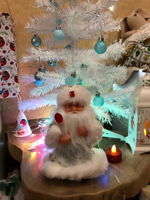 Фотография покупателя товара Дед Мороз "В узорчатой шубке с фонариком" 19 см, серебро