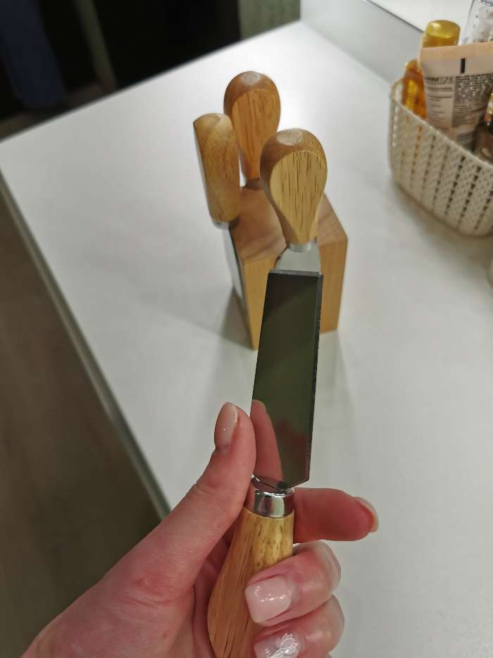 Фотография покупателя товара Набор ножей для подачи сыра, 4 шт, на магнитной подставке, бразильская гевея, 8,5х8,5х16,7 см, цвет бежевый - Фото 3