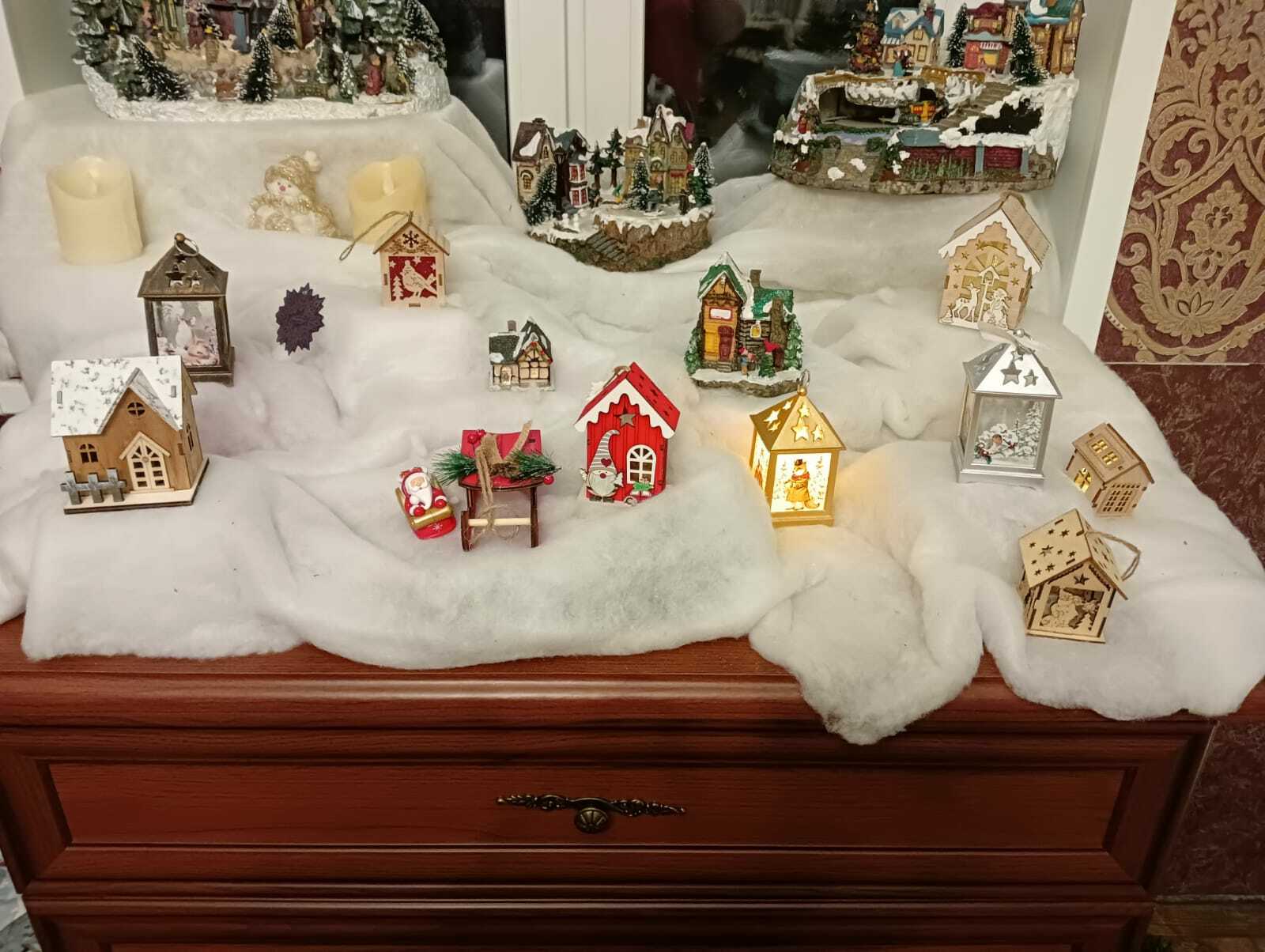 Фотография покупателя товара Ёлочная игрушка «Домик с Дедом Морозом и ёлкой», от батареек, свечение тёплое белое - Фото 1