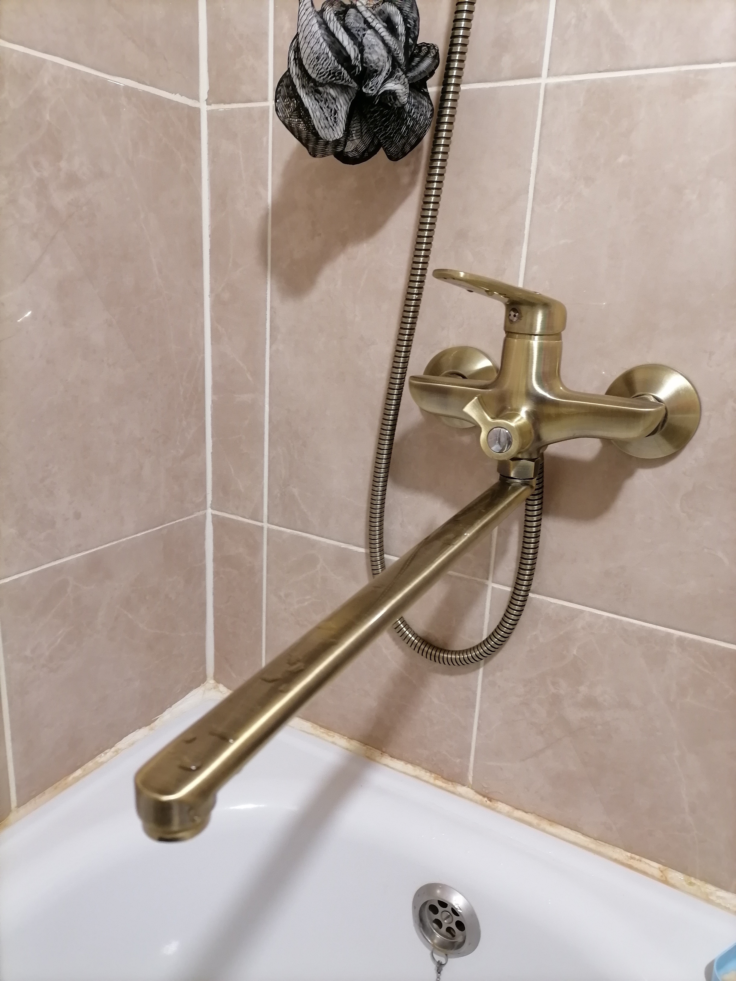 Фотография покупателя товара Cмеситель для ванны Accoona A7116C, с душевым набором, латунь, цвет бронза - Фото 2