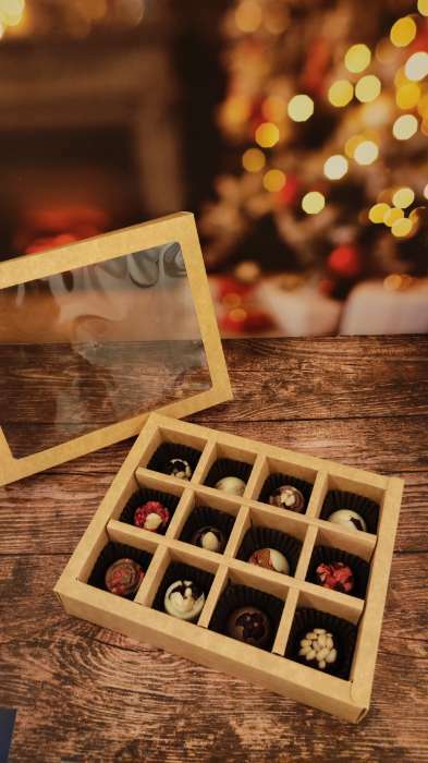 Фотография покупателя товара Коробка складная под 12 конфет, крафт, 19 х 15 х 3,6 см - Фото 1
