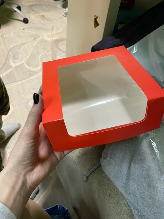 Фотография покупателя товара Кондитерская упаковка с окном, красная, 18 х 18 х 7 см