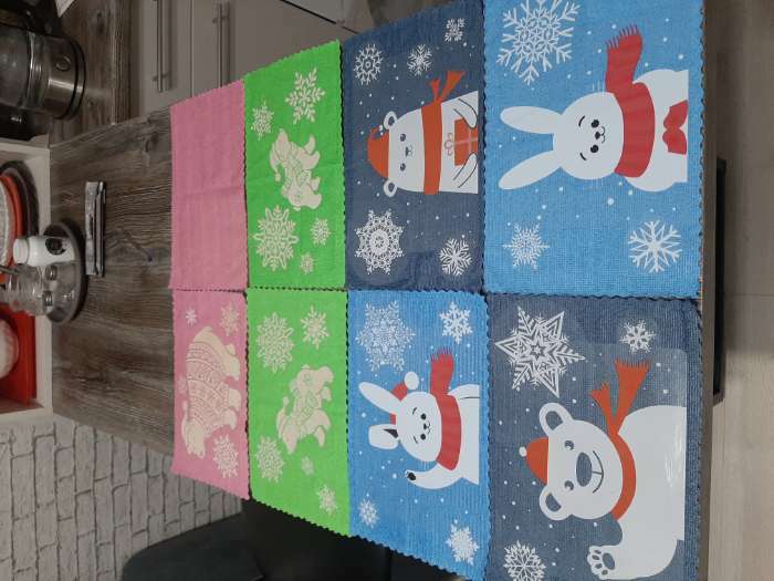 Фотография покупателя товара Набор наклеек новогодних "Новогодний" зверята в красном шарфике, 34,3 х 35,6 см - Фото 2