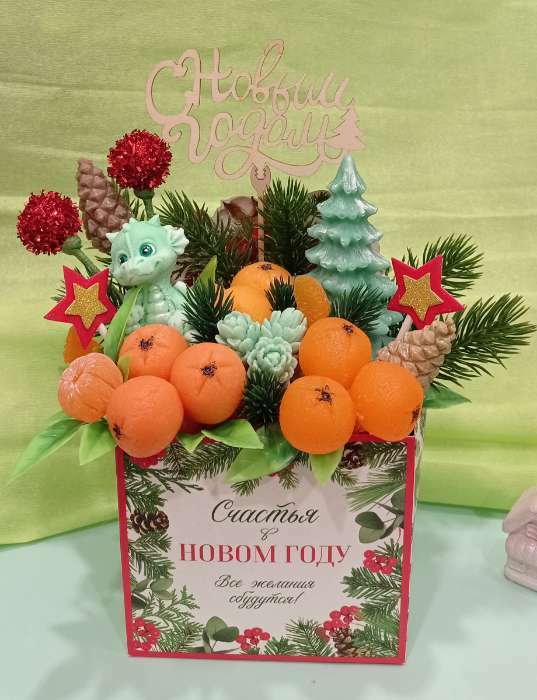 Фотография покупателя товара Коробка новогодняя для мини-букетов «С Новым годом», 12×17×10 см - Фото 20