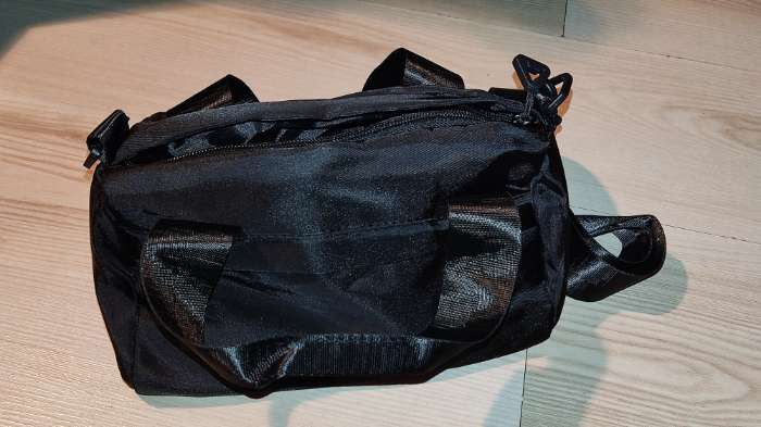 Фотография покупателя товара Сумка спортивная на молнии, наружный карман, цвет чёрный - Фото 7