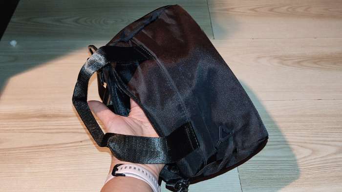 Фотография покупателя товара Сумка спортивная на молнии, наружный карман, цвет чёрный - Фото 6