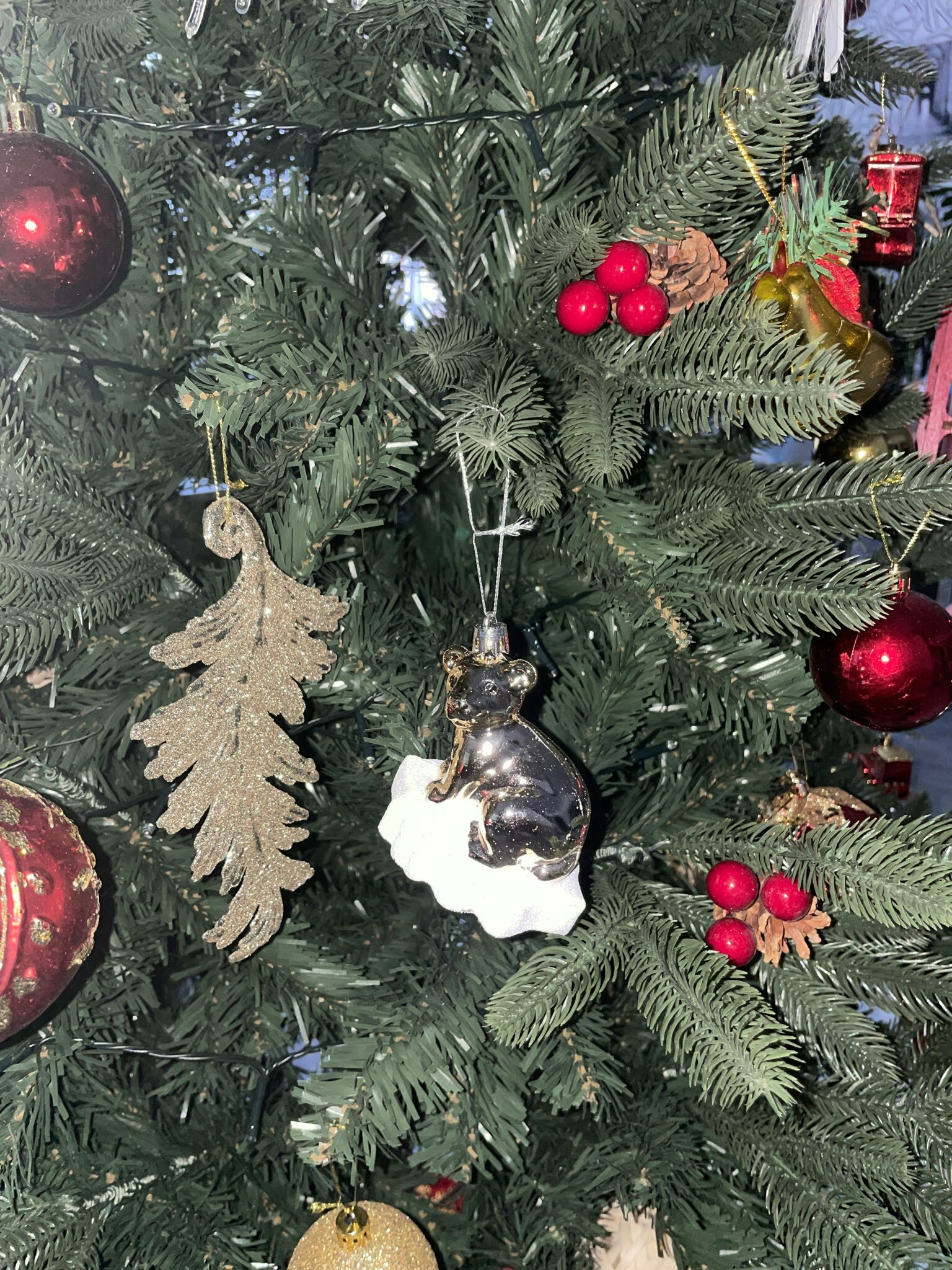 Фотография покупателя товара Ёлочные игрушки 2 шт. «Зимнее волшебство. Мишутка на льдине» пластик, 5.5×7.5×8 см, красный - Фото 6