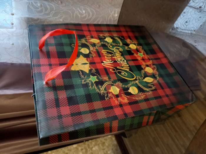 Фотография покупателя товара Пакет ламинированный "Счастливого рождества" 26 x 32 x 12 - Фото 3