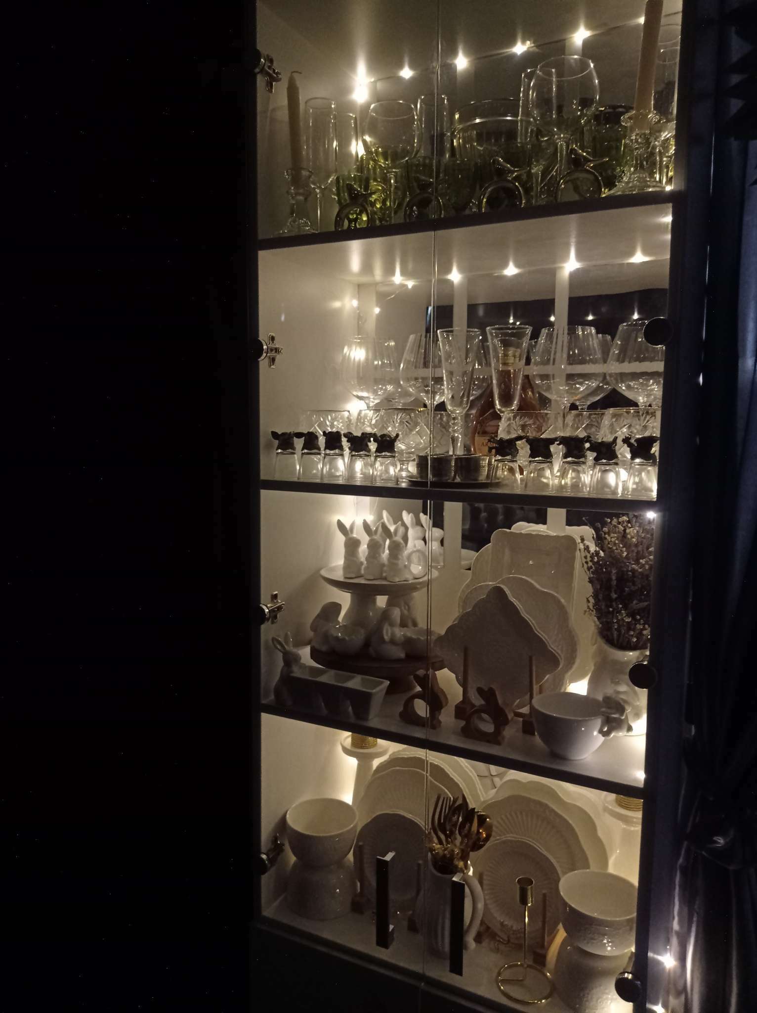 Фотография покупателя товара Наклейки интерьерные "Квадратики", зеркальные, декор настенный, набор 15 шт, 15 х 15 см - Фото 2