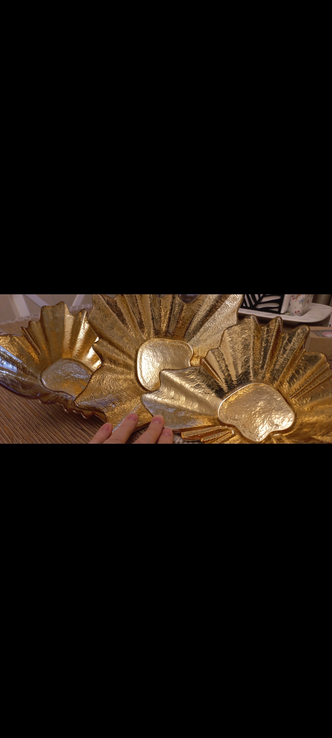 Фотография покупателя товара Тарелка стеклянная сервировочная «Рени», 30×7,5 см, цвет золотой - Фото 1