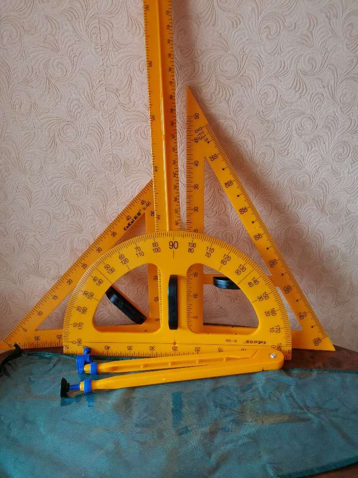 Фотография покупателя товара Набор для школьной доски, 5 предметов: 2 треугольника, 1 транспортир, 1 циркуль, 1 линейка