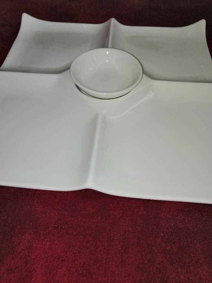 Фотография покупателя товара Менажница фарфоровая 5 ячеек Magistro «Белль», 25×25 см, цвет белый - Фото 6