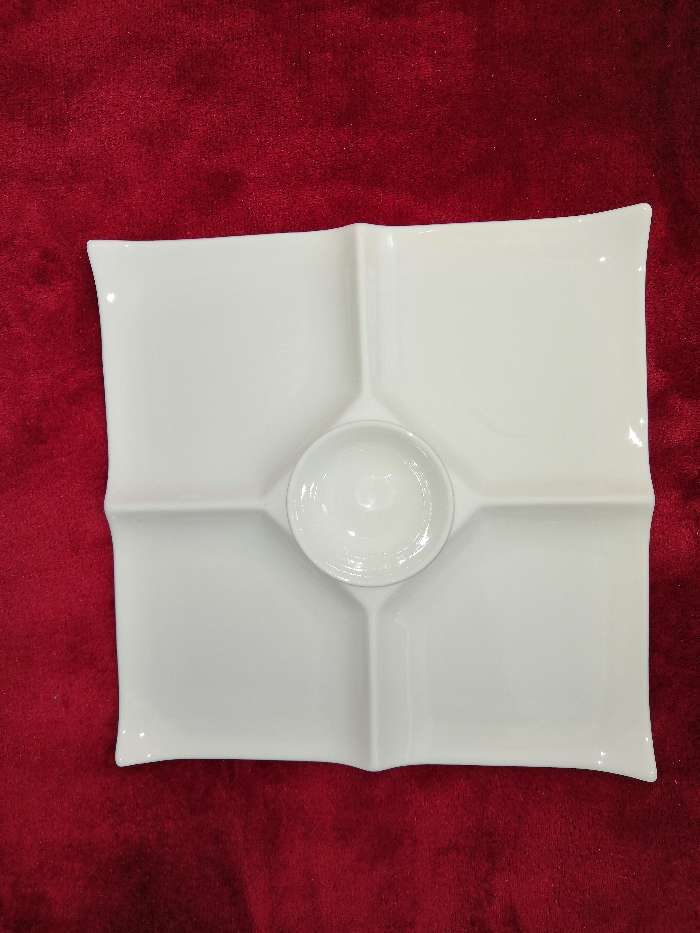 Фотография покупателя товара Менажница фарфоровая 5 ячеек Magistro «Белль», 25×25 см, цвет белый