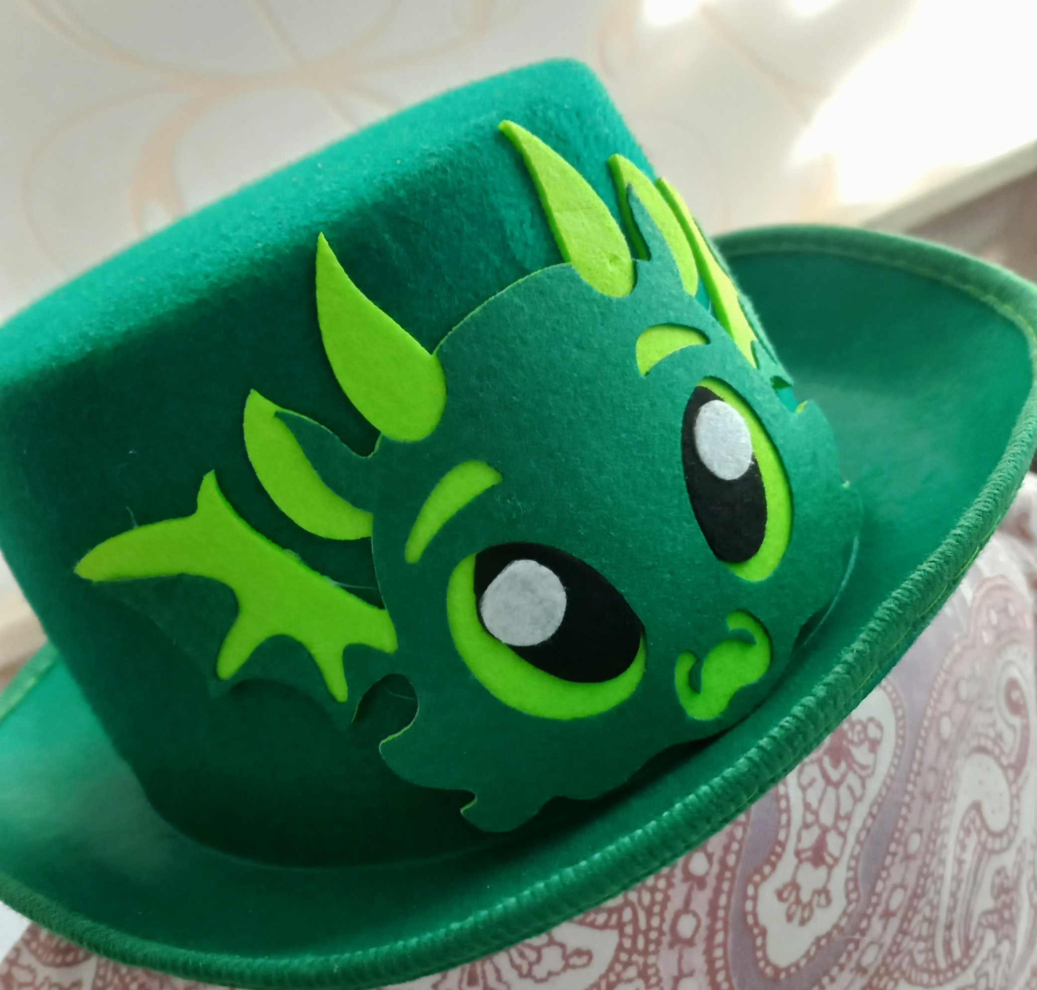 Фотография покупателя товара Карнавальная шляпа «Дракон», цвет зелёный - Фото 1