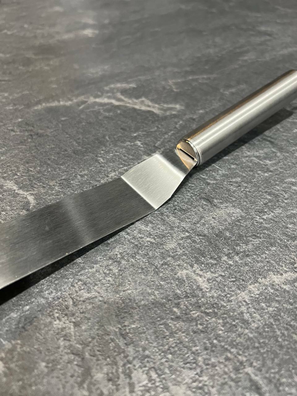 Фотография покупателя товара Кондитерская лопатка - палетка изогнутая Доляна, 26.5×3 см, рабочая часть 14.5 см, серебристая - Фото 4