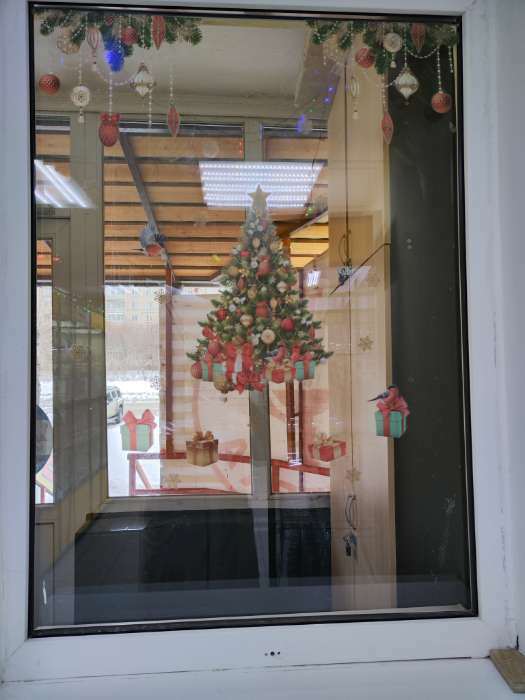 Фотография покупателя товара Наклейка для окон «Новогодняя ель», 50 × 70 см - Фото 3