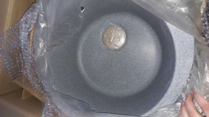 Фотография покупателя товара Мойка для кухни из камня ZEIN 30/Q8, d=475 мм, круглая, перелив, цвет темно-серый - Фото 1