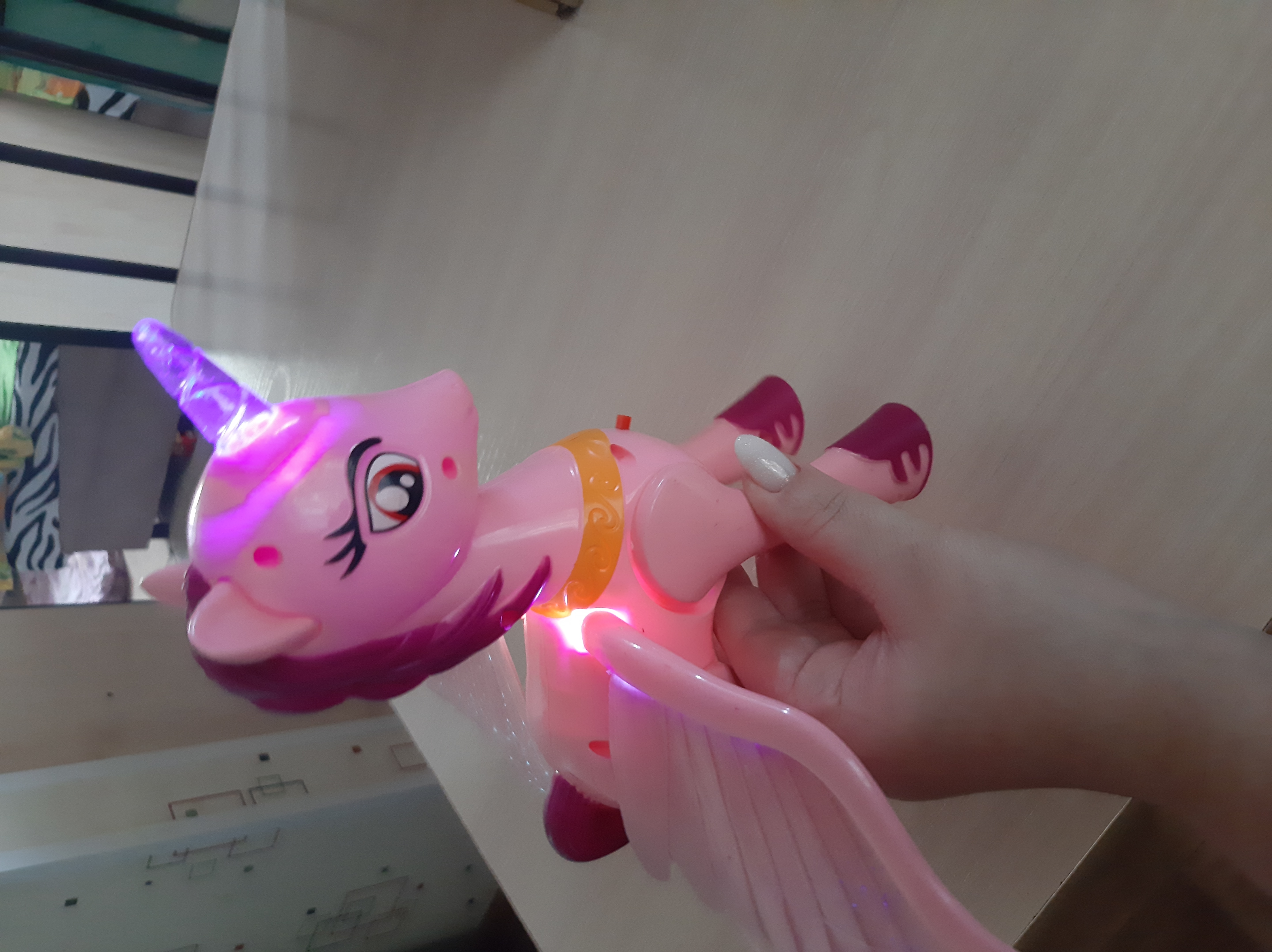 Фотография покупателя товара Музыкальная игрушка «Любимая пони» ходит, световые и звуковые эффекты, цвета МИКС - Фото 5