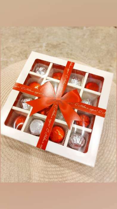 Фотография покупателя товара Коробка под 16 конфет с ячейками «Красивый Новый год» 17.5×17.5×3.5 см - Фото 5