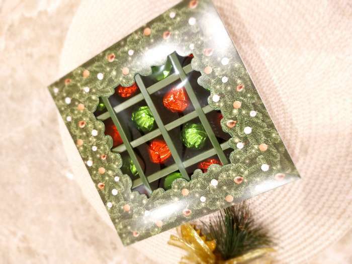 Фотография покупателя товара Коробка под 16 конфет с ячейками «С Новым годом» 17.7 х 17.7 х 3.8 см - Фото 1