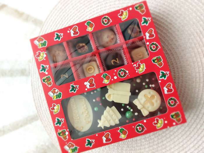 Фотография покупателя товара Коробка под 8 конфет и шоколадки, 17.7×17.7×3.8 см - Фото 4