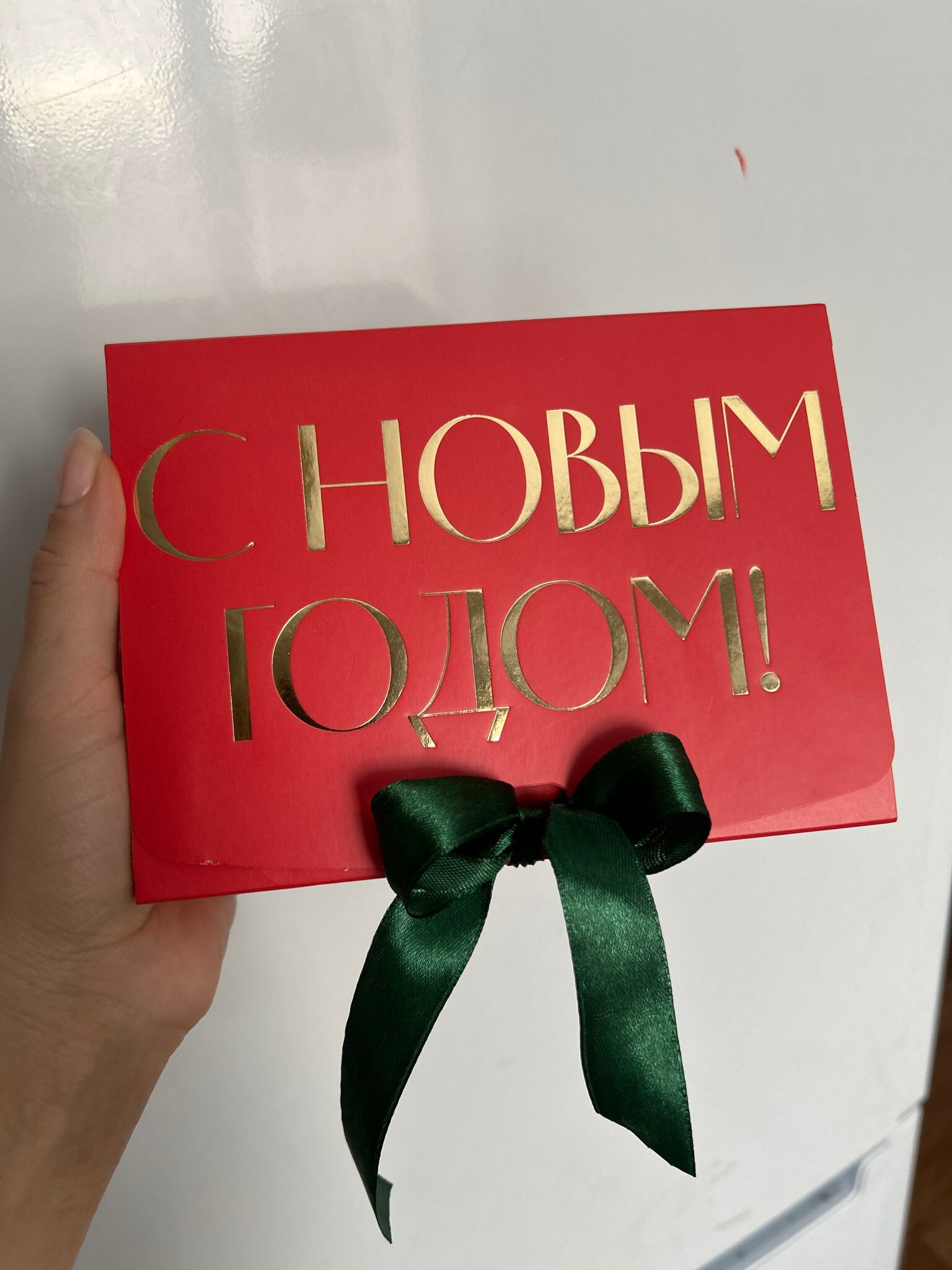 Фотография покупателя товара Складная коробка подарочная «С новым годом», тиснение, красный, 20 × 18 × 5 см - Фото 6