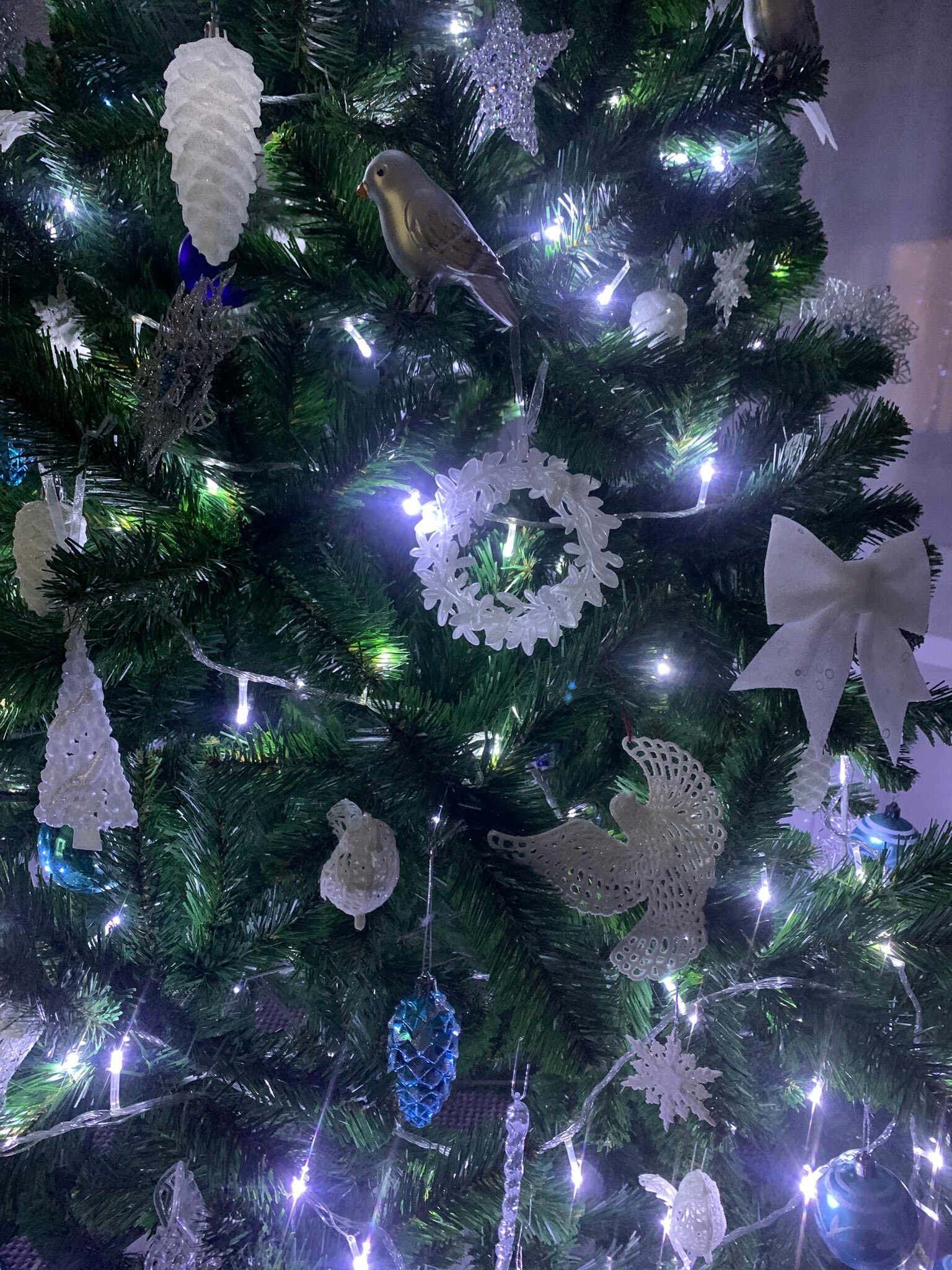 Фотография покупателя товара Ёлочная игрушка «Зимнее волшебство. Бегущий олень блеск», 10×19 см, белый, МИКС - Фото 9