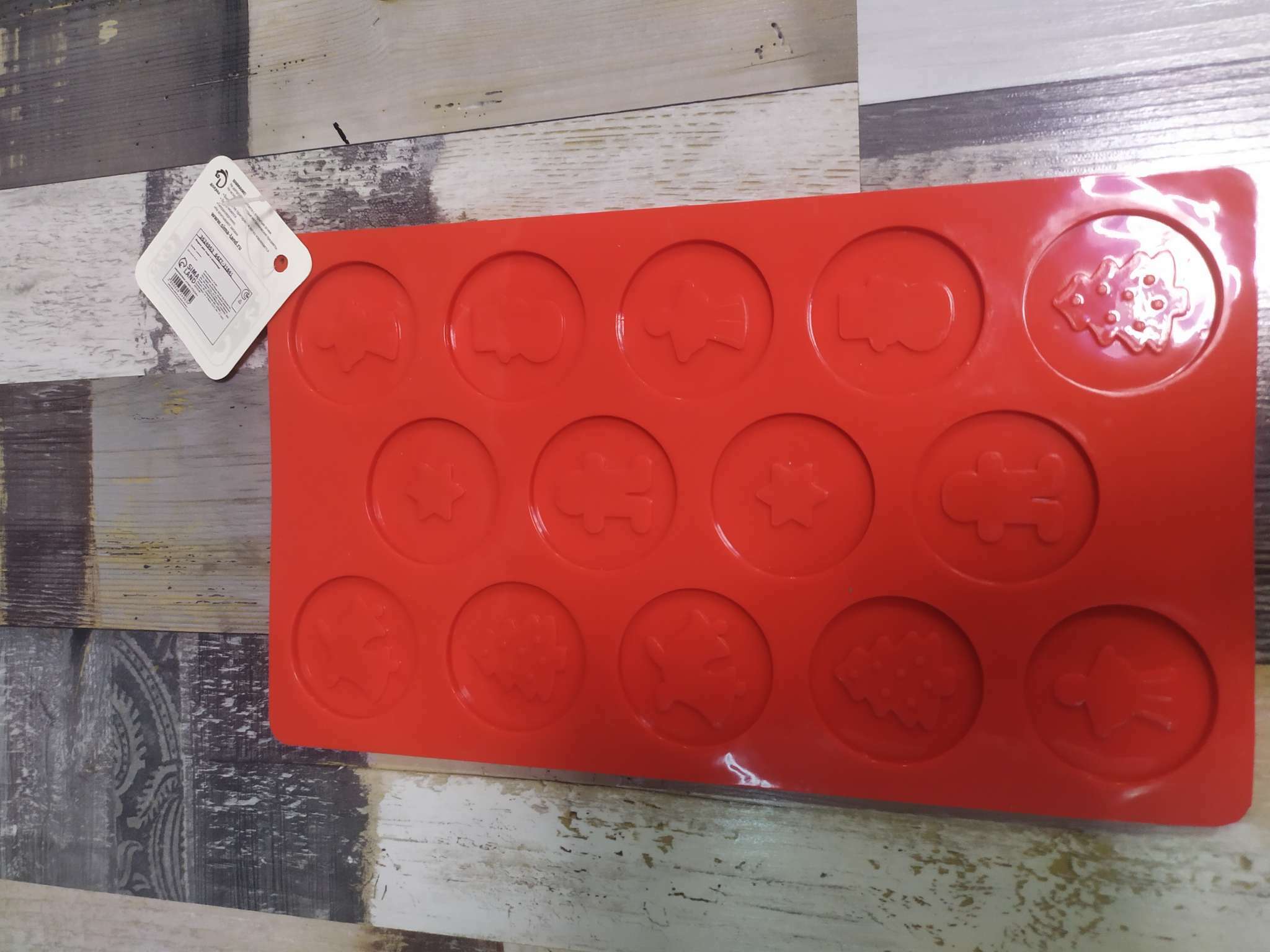 Фотография покупателя товара Форма для конфет и шоколада новогодняя Доляна «Новогодние кружочки», силикон, 29.8×17.5 см, 14 ячеек (d=5 см), красная - Фото 8