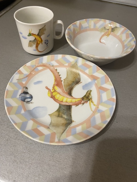 Фотография покупателя товара Набор фарфоровой посуды «Страна драконов», 3 предмета: кружка 200 мл, тарелка, салатник 360 мл, фарфор - Фото 1