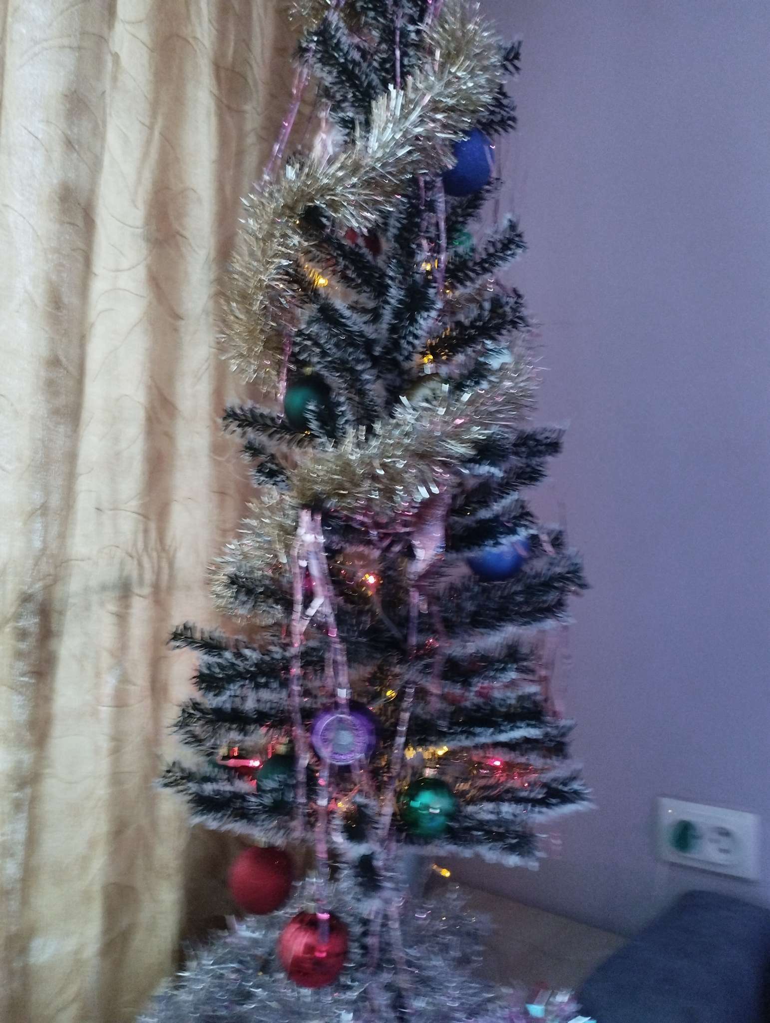 Фотография покупателя товара Гирлянда «Нить» 5 м, IP20, тёмная нить, 50 LED, 8 режимов, 220 В, свечение красное - Фото 63