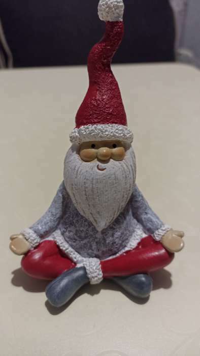 Фотография покупателя товара Сувенир полистоун "Дед Мороз - йог. Медитация" МИКС 12х5х10,5 см