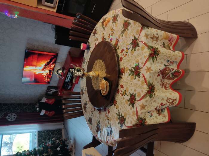 Фотография покупателя товара Скатерть новогодняя круглая Этель "Новогодние игрушки" d = 160 см, 100 % хлопок - Фото 1