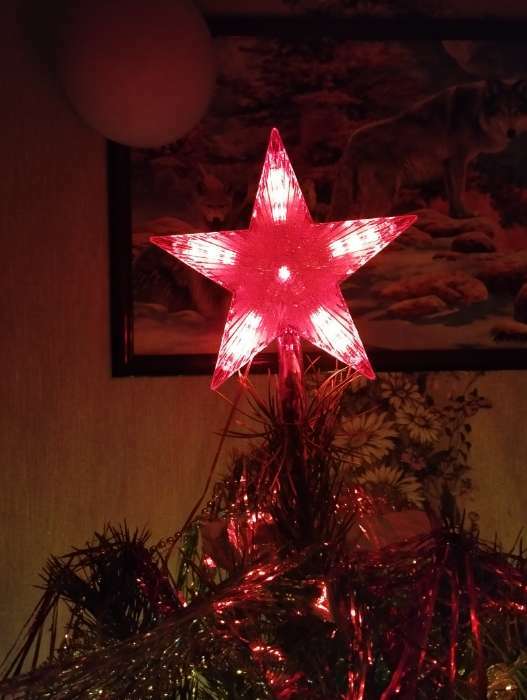 Фотография покупателя товара Светодиодная верхушка на ёлку «Звезда красная» 22 см, 30 LED, провод 2 метра, 220 В, свечение красное - Фото 5