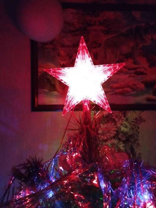 Фотография покупателя товара Светодиодная верхушка на ёлку «Звезда красная» 22 см, 30 LED, провод 2 метра, 220 В, свечение красное - Фото 4