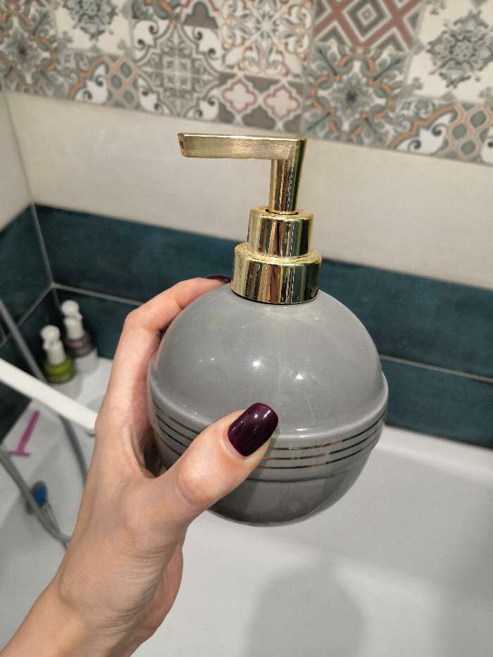 Фотография покупателя товара Набор аксессуаров для ванной комнаты «Бесконечность», 4 предмета (дозатор 400 мл, мыльница, 2 стакана), цвет серый - Фото 2