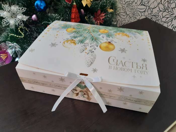 Фотография покупателя товара Коробка подарочная «Белая сказка », 31 х 24.5 х 8 см - Фото 3